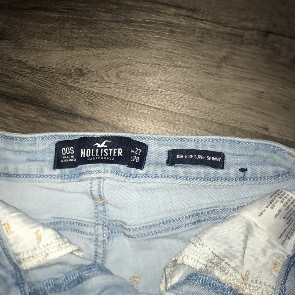 Super Skinny Hollister Ripped Skinny jeans